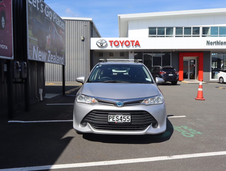 2016 Toyota Corolla Fielder Hybrid image 2