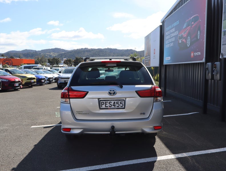 2016 Toyota Corolla Fielder Hybrid image 3
