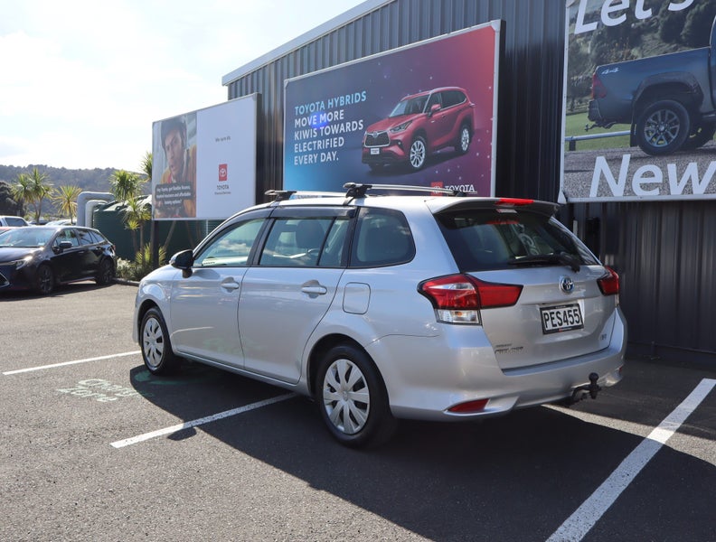 2016 Toyota Corolla Fielder Hybrid image 5
