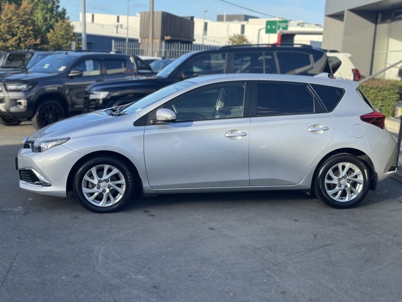 2016 Toyota Corolla GLX 1.8L Automatic Hatchback image 4