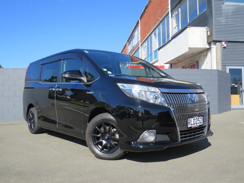 2016 Toyota Esquire 1.8 HV 7 Seater image 1