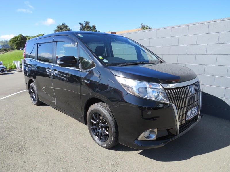 2016 Toyota Esquire 1.8 HV 7 Seater image 2