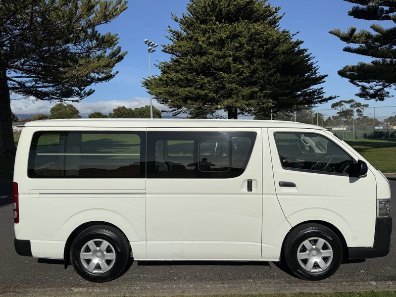 2016 Toyota Hiace ZL RWD 3.0TD Automatic Van image 3