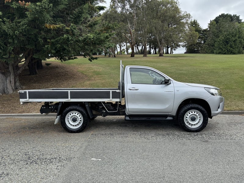 2016 Toyota Hilux 4WD SR 2.8DT SINGLE CAB CHASS... image 3