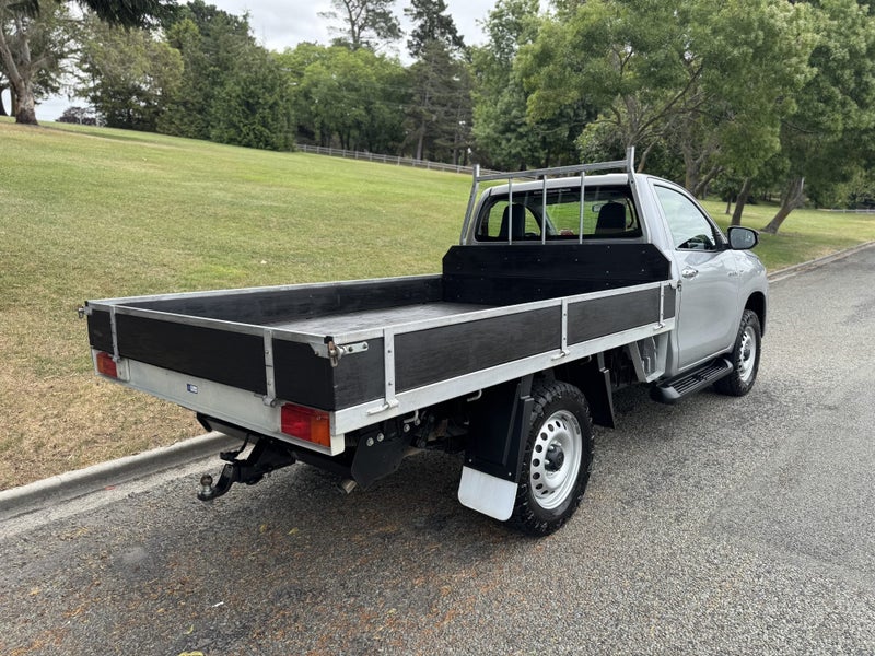2016 Toyota Hilux 4WD SR 2.8DT SINGLE CAB CHASS... image 4