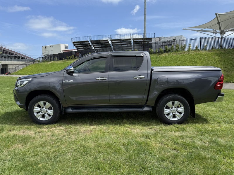 2016 Toyota Hilux SR5 2WD Pre Runner 2.8DT Auto... image 4