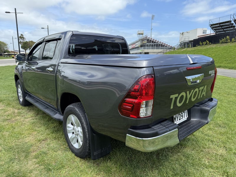 2016 Toyota Hilux SR5 2WD Pre Runner 2.8DT Auto... image 5