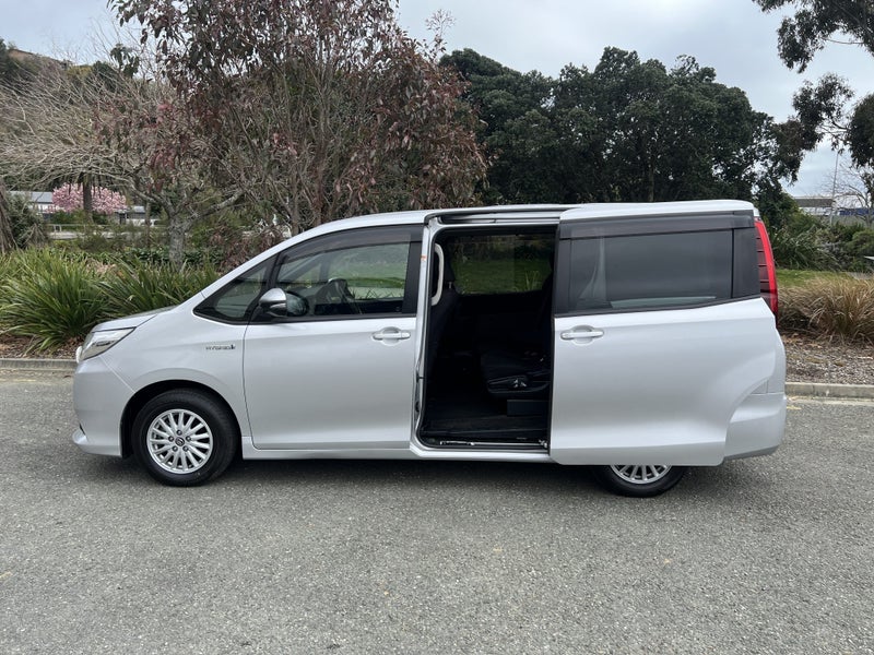 2016 Toyota Noah Hybrid G 1.8 5 Dr Wagon CVT 2WD image 5
