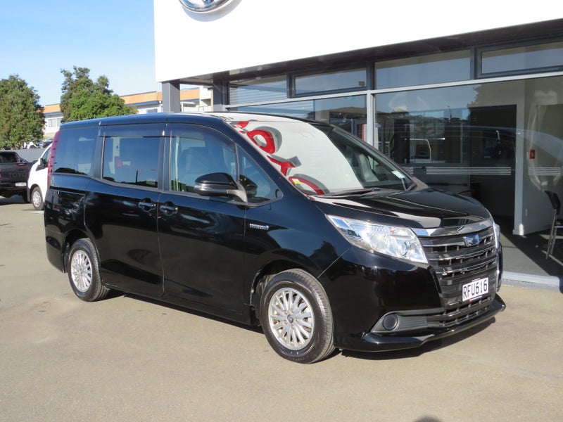 2016 Toyota Noah X Delight Plus Hybrid 1.8 5 Dr... image 2