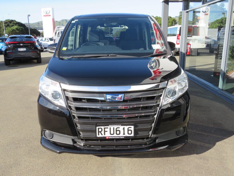 2016 Toyota Noah X Delight Plus Hybrid 1.8 5 Dr... image 3