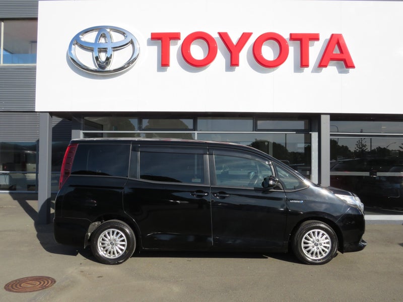 2016 Toyota Noah X Delight Plus Hybrid 1.8 5 Dr... image 4