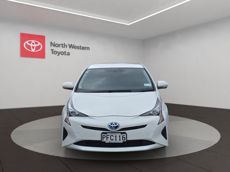 2016 Toyota Prius 1.8 Hybrid E 5 Dr Hatch CVT 2... image 2