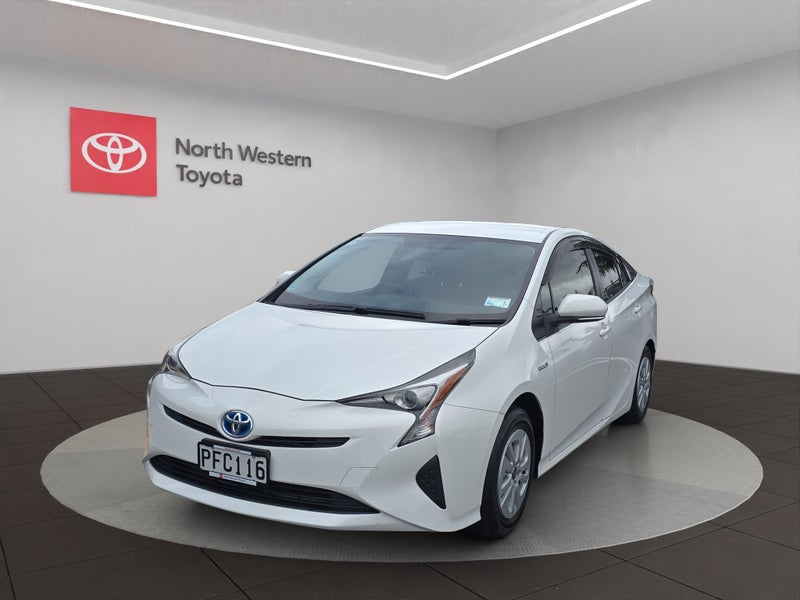2016 Toyota Prius 1.8 Hybrid E 5 Dr Hatch CVT 2... image 3