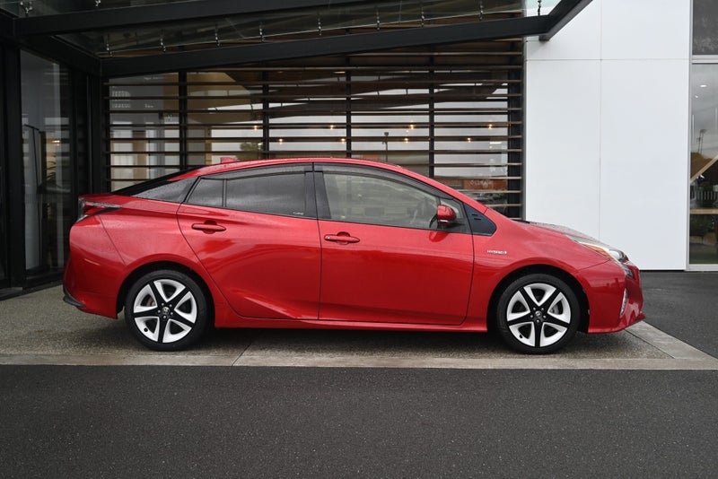 2016 Toyota Prius 1.8 Petrol Hybrid S FWD Hatch... image 5