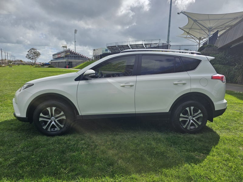 2016 Toyota RAV4 GX AWD 2.5P Automatic SUV image 4