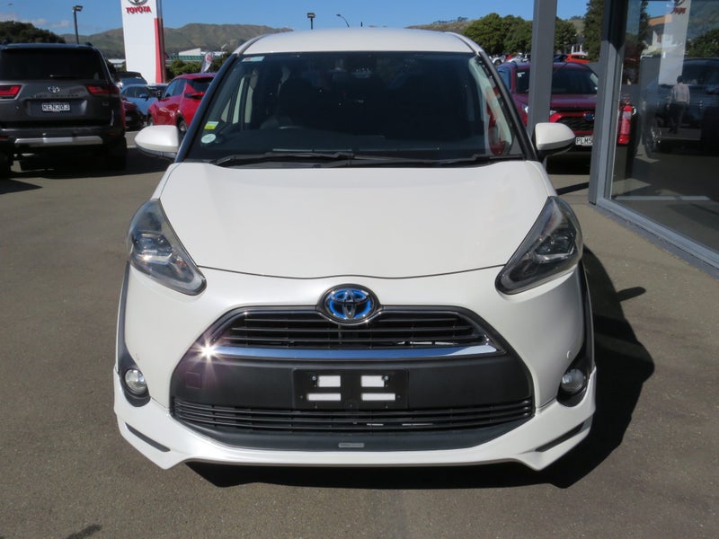 2016 Toyota Sienta 1.5 Hybrid G 5 Dr Wagon CVT image 3