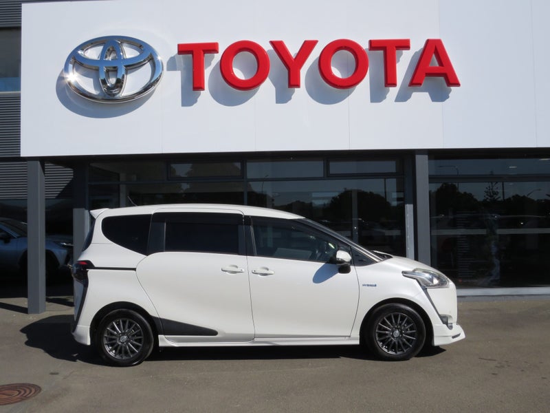 2016 Toyota Sienta 1.5 Hybrid G 5 Dr Wagon CVT image 4