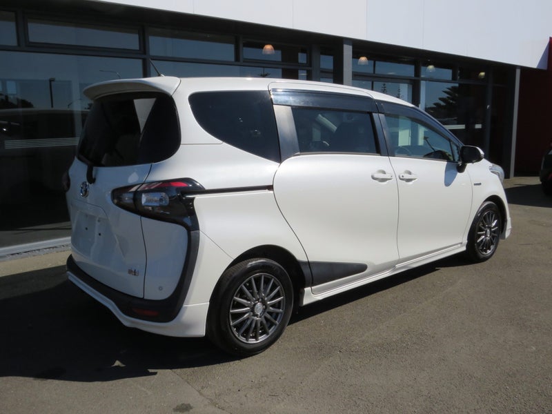 2016 Toyota Sienta 1.5 Hybrid G 5 Dr Wagon CVT image 5