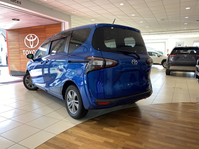 2016 Toyota Sienta 1.5 Hybrid G 5 Dr Wagon CVT 2WD image 2
