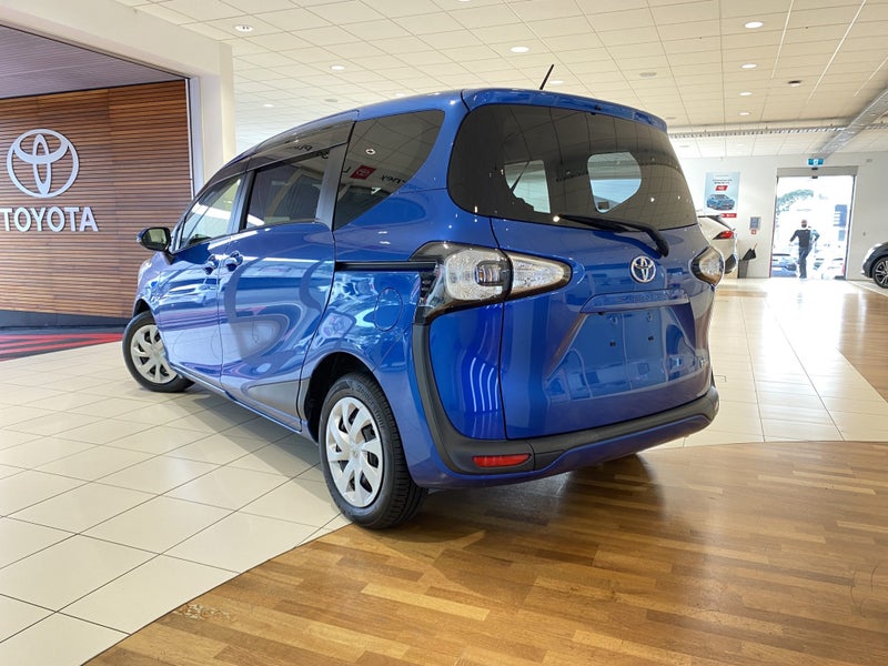 2016 Toyota Sienta 1.5 Hybrid G 5 Dr Wagon CVT 2WD image 2