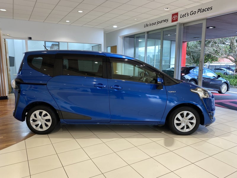 2016 Toyota Sienta 1.5 Hybrid G 5 Dr Wagon CVT 2WD image 3