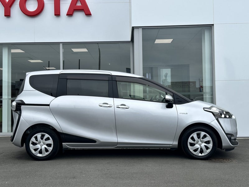 2016 Toyota Sienta 1.5 Hybrid G 7 Seats image 2