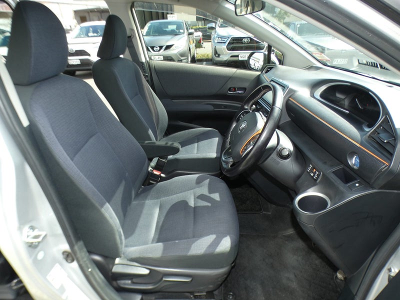 2016 Toyota Sienta 1.5 Hybrid G image 3