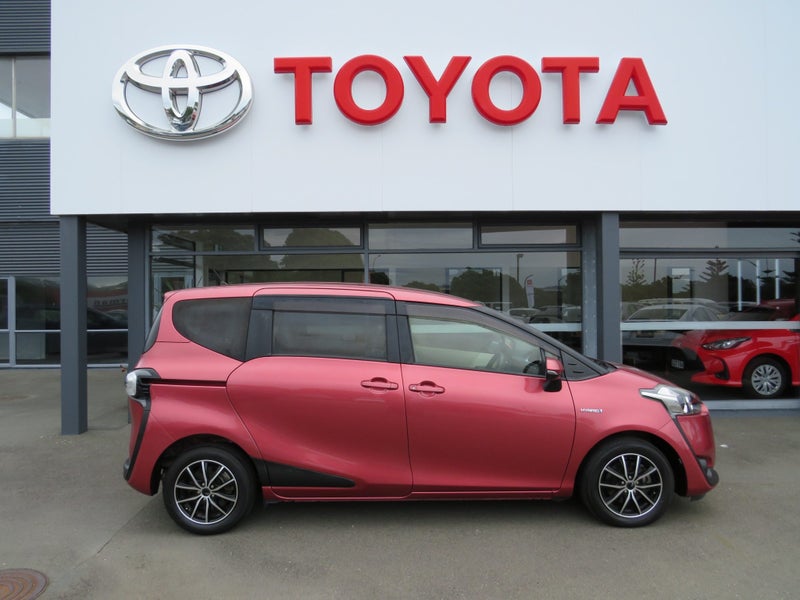 2016 Toyota Sienta 1.5 Hybrid X image 4