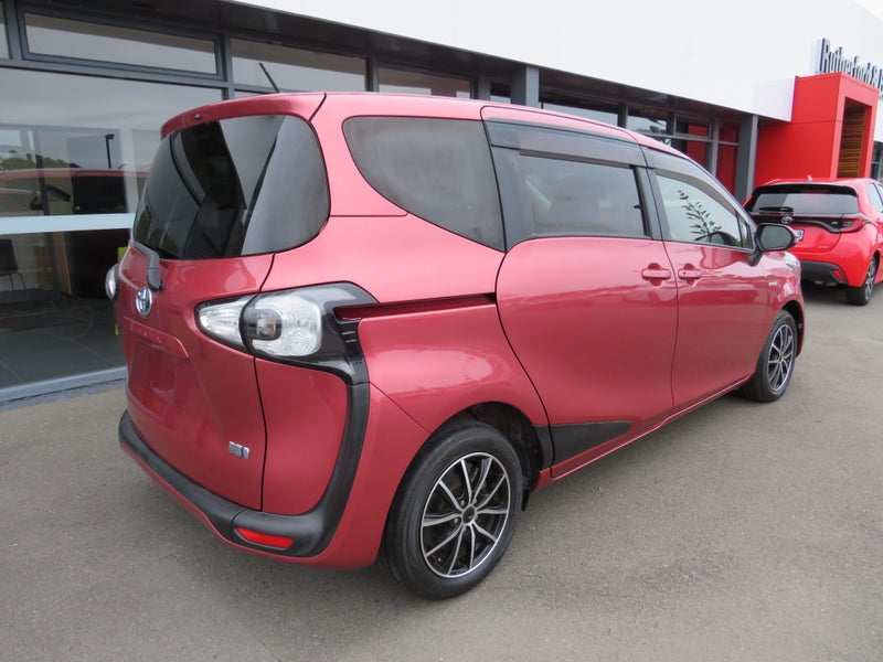 2016 Toyota Sienta 1.5 Hybrid X image 5