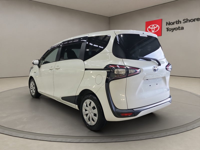 2016 Toyota Sienta 1.5L Hybrid G 2WD Wagon image 5