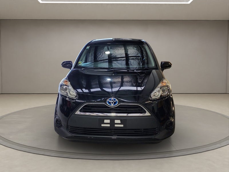 2016 Toyota Sienta 1.5L Hybrid X 2WD image 3