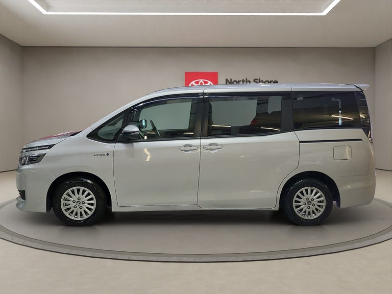 2016 Toyota Voxy 1.8L Hybrid 2WD Hatchback image 4