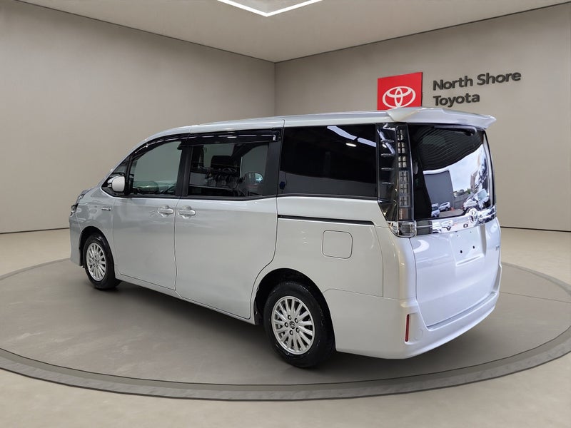 2016 Toyota Voxy 1.8L Hybrid 2WD Hatchback image 5