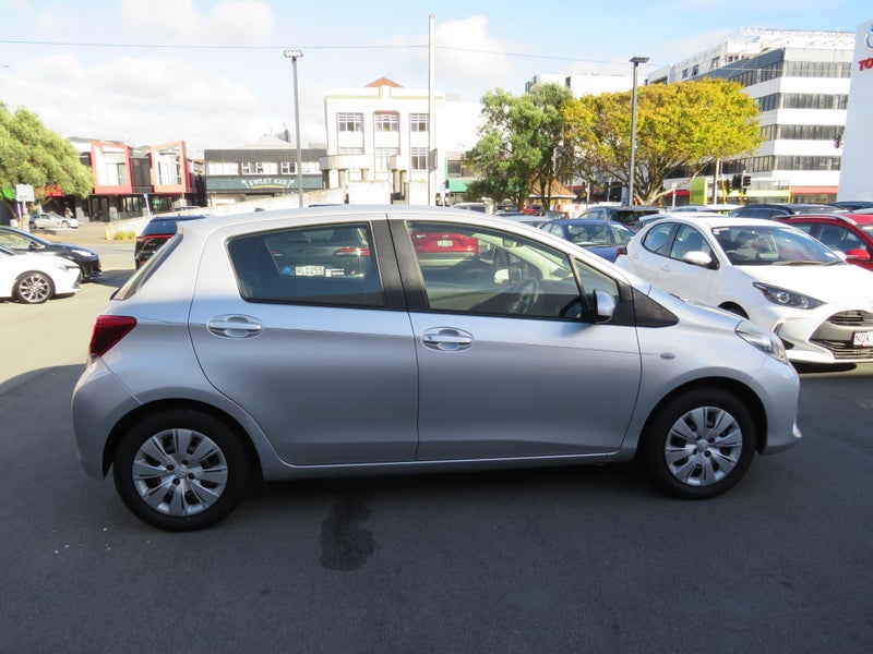 2016 Toyota Yaris GX FWD 1.3P HATCH/5 4AT image 3