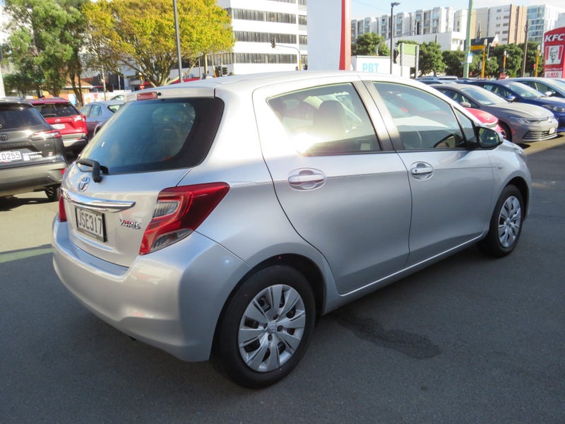 2016 Toyota Yaris GX FWD 1.3P HATCH/5 4AT image 4