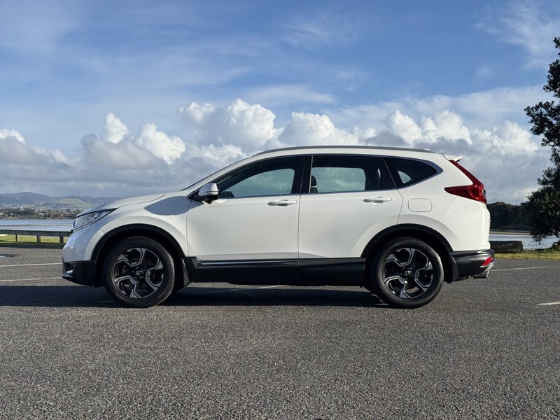 2017 Honda CR-V TOURING image 3