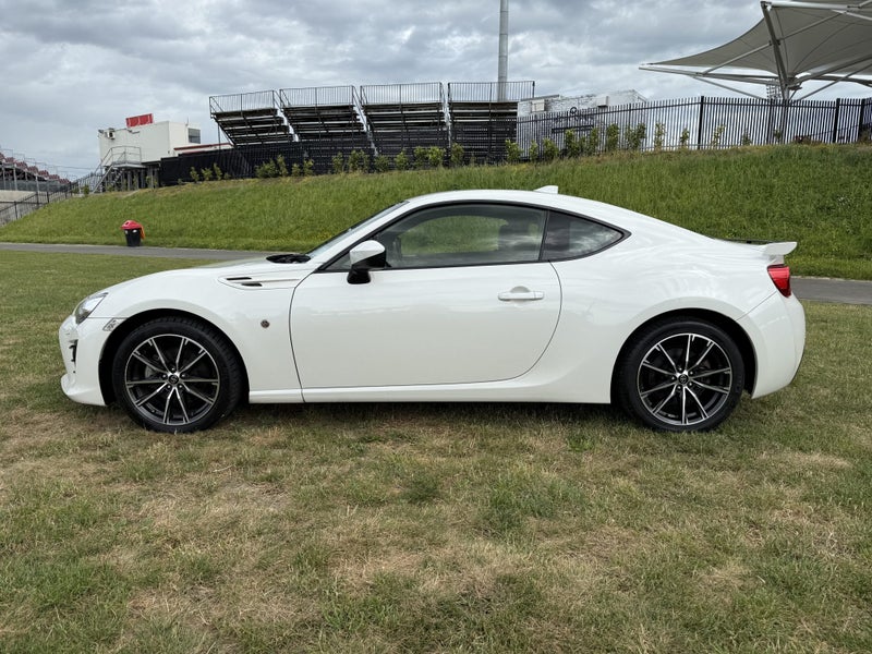 2017 Toyota 86 GT 2.0P Manual RWD Coupe - NZ New image 4