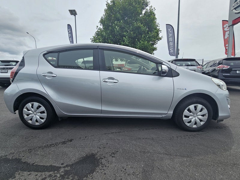 2017 Toyota Aqua image 5