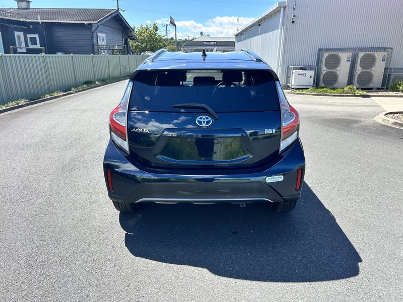 2017 Toyota Aqua 1.5 Hybrid Crossover 5 Dr Hatc... image 4