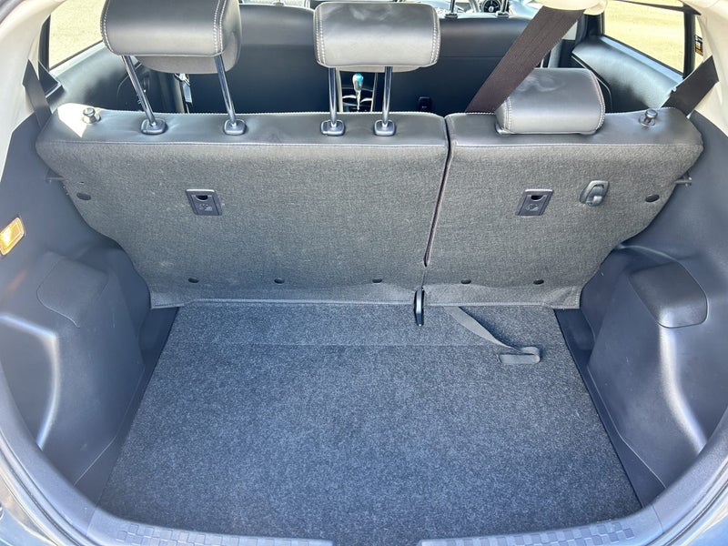 2017 Toyota Aqua 1.5 Hybrid Crossover 5 Dr Hatc... image 5