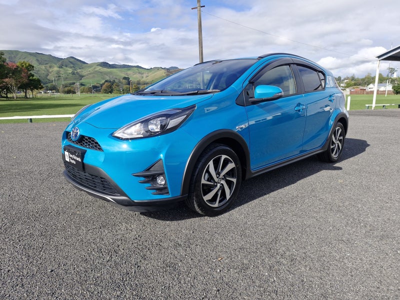 2017 Toyota Aqua 1.5 Hybrid Crossover 5 Dr HATC... image 2