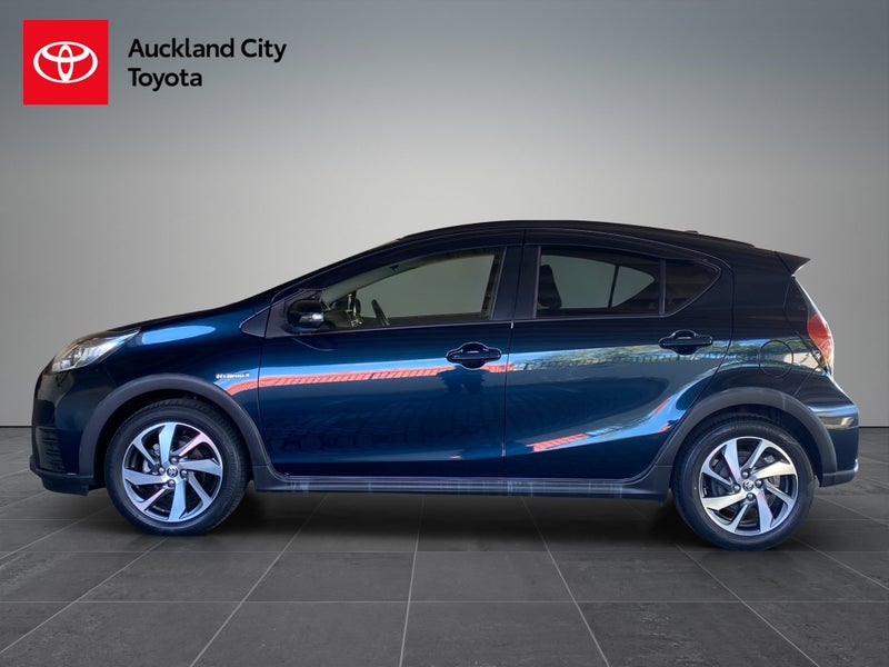 2017 Toyota Aqua 1.5 Hybrid Crossover 5 Dr Hatc... image 4