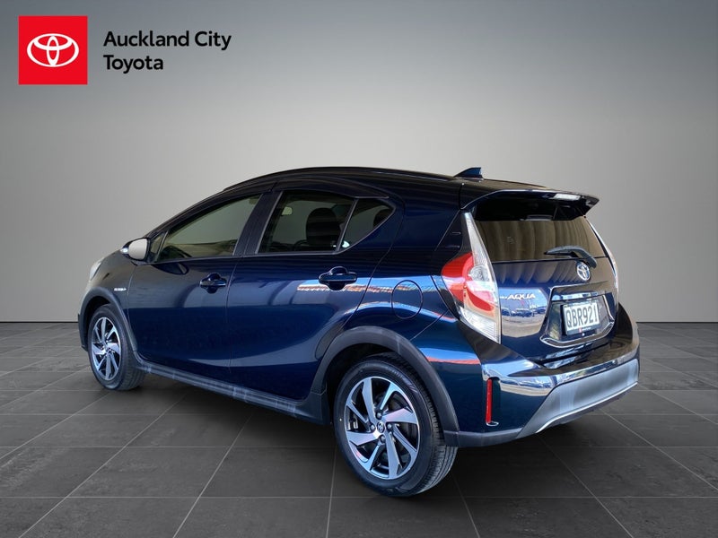 2017 Toyota Aqua 1.5 Hybrid Crossover 5 Dr Hatc... image 5