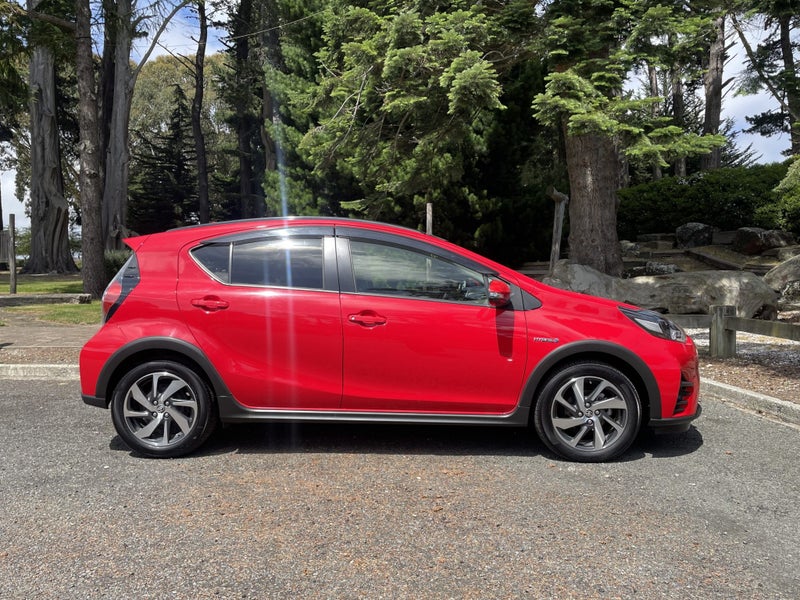2017 Toyota Aqua 1.5 Hybrid Crossover 5 Dr Hatc... image 3