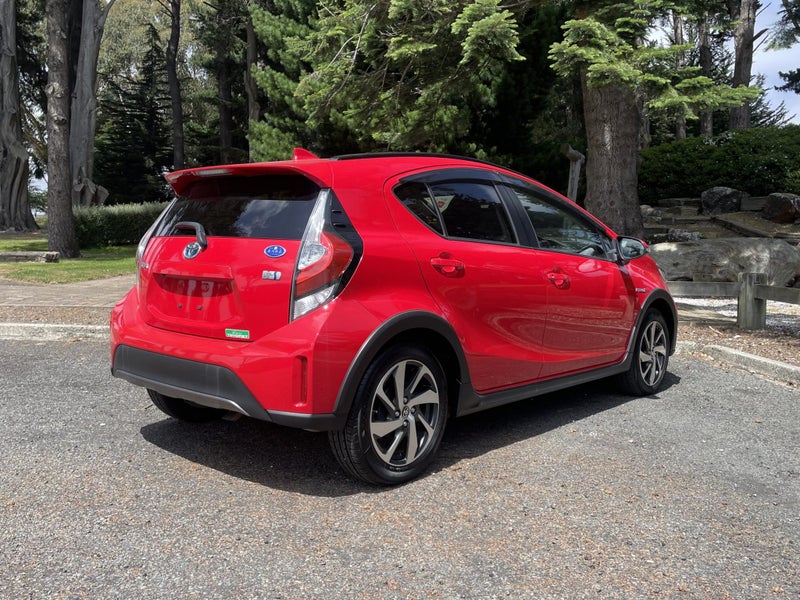 2017 Toyota Aqua 1.5 Hybrid Crossover 5 Dr Hatc... image 4
