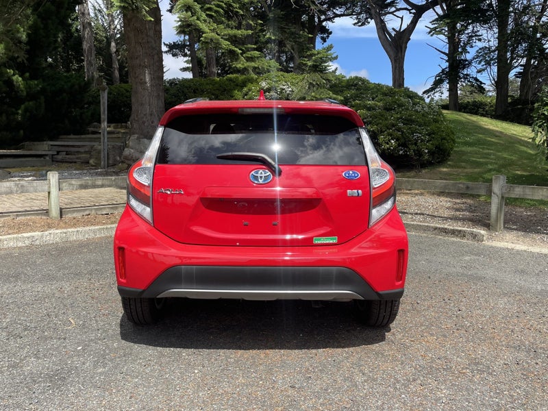 2017 Toyota Aqua 1.5 Hybrid Crossover 5 Dr Hatc... image 5