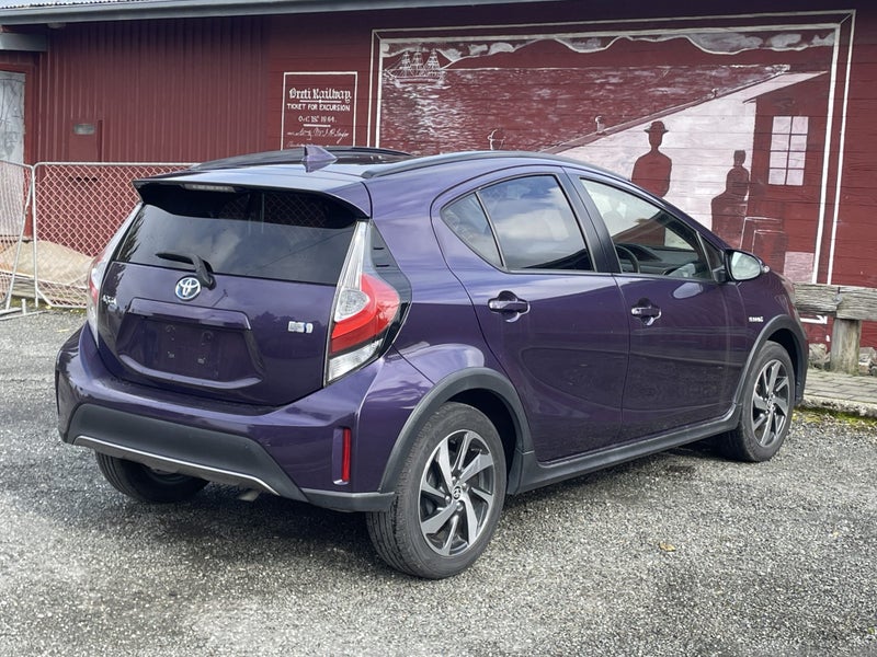 2017 Toyota Aqua 1.5 Hybrid Crossover image 4