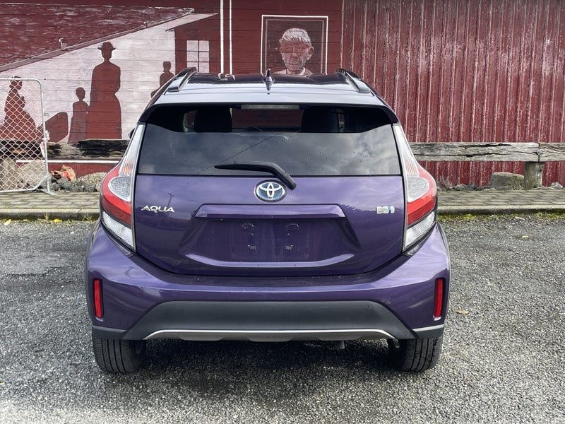 2017 Toyota Aqua 1.5 Hybrid Crossover image 5