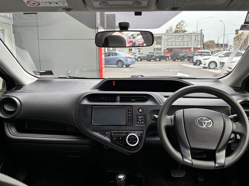 2017 Toyota Aqua 1.5 HYBRID ECONOMICAL HATCH image 2