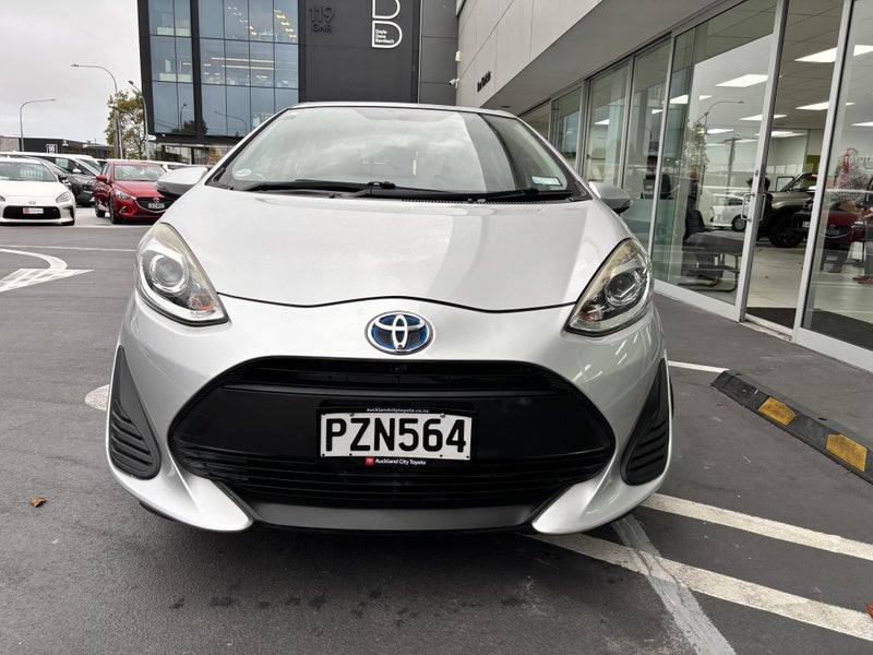 2017 Toyota Aqua 1.5 HYBRID ECONOMICAL HATCH image 3